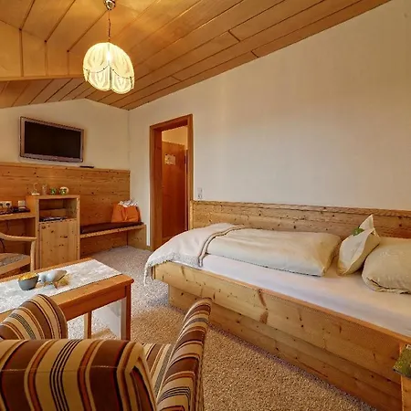 מלון Wellness- & Wohlfuhlhotel St. Gunther 4*