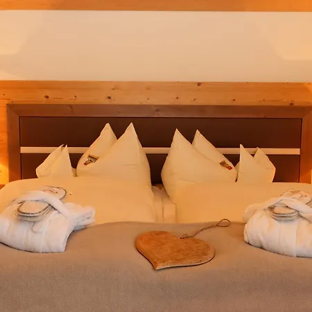 מלון Wellness- & Wohlfuhlhotel St. Gunther 4*