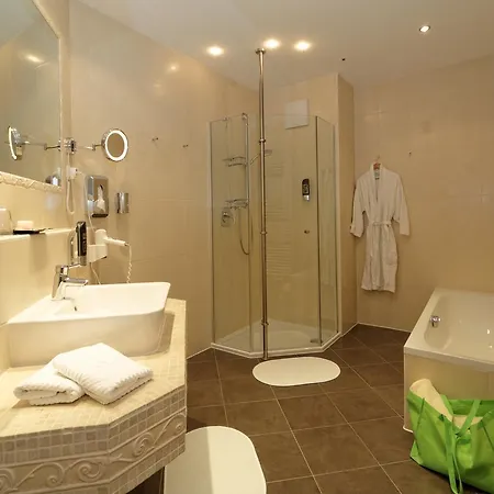 Wellness- & Wohlfuhlhotel St. Gunther 4*